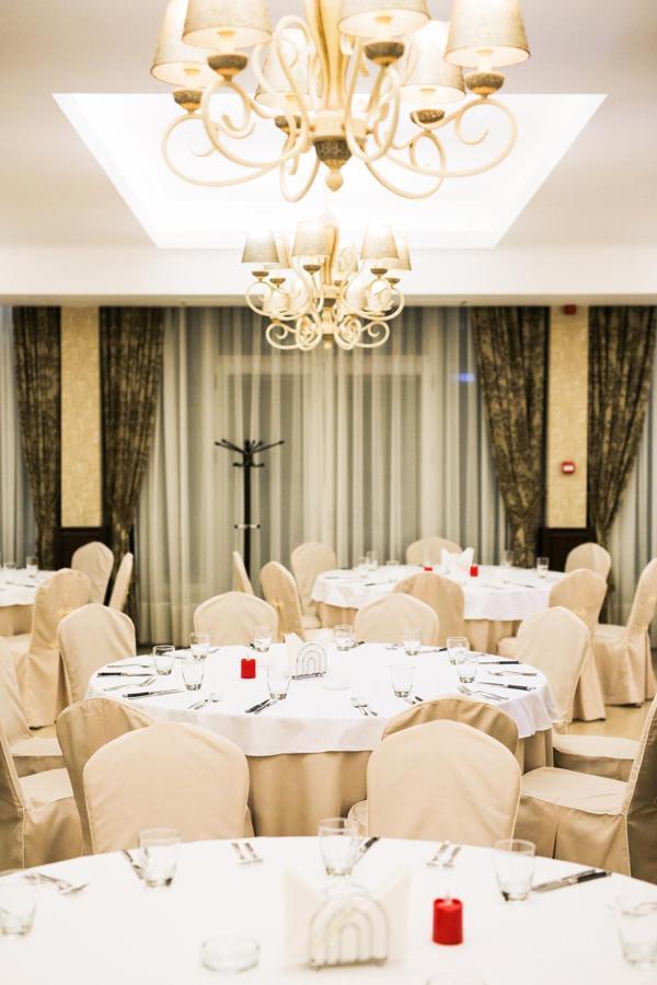 Wing Club Hotel ยาโกดินา ภายนอก รูปภาพ