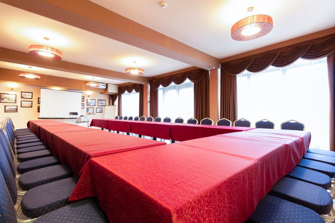 Wing Club Hotel ยาโกดินา ภายนอก รูปภาพ